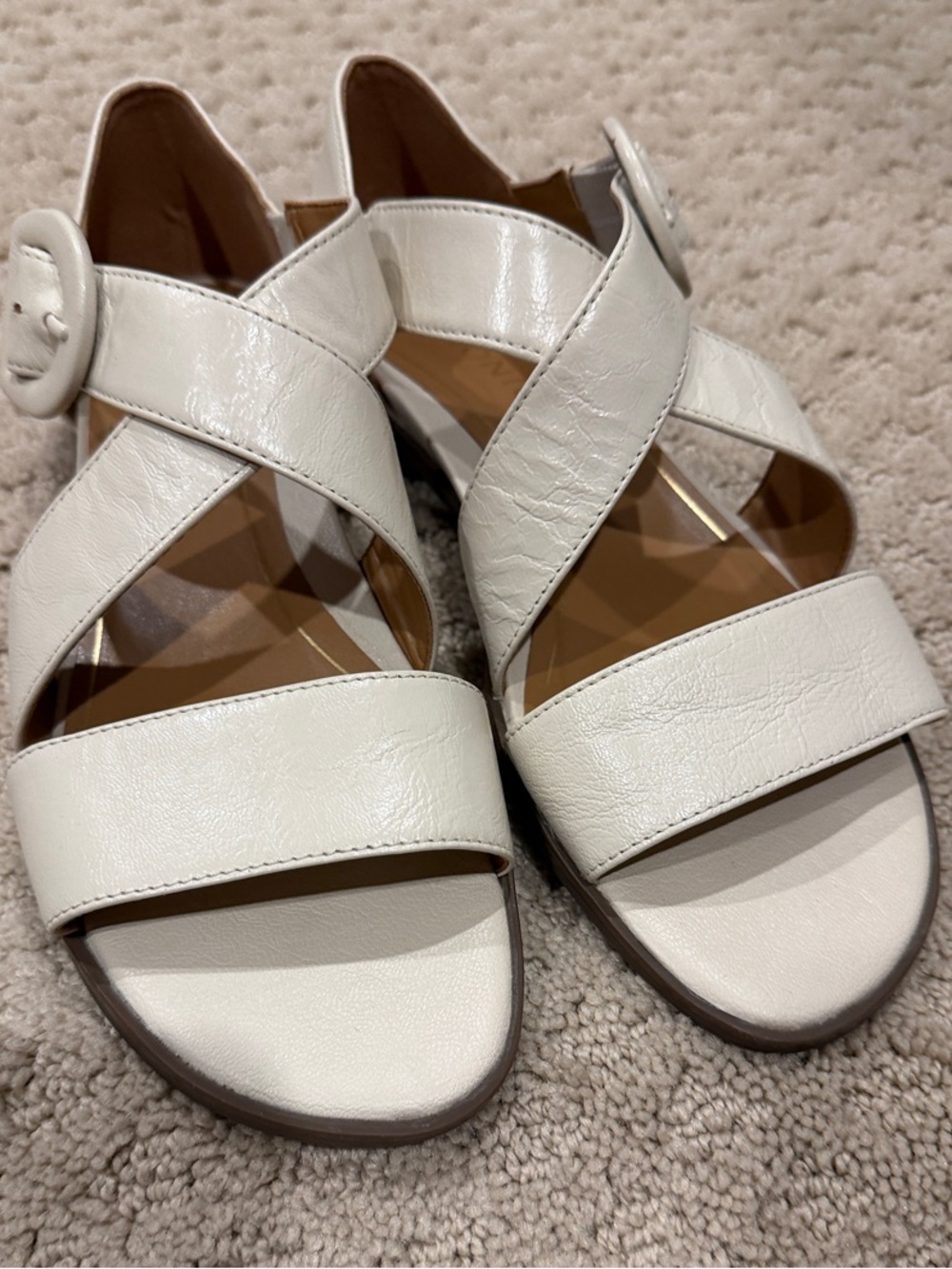 Vionic Pacifica Cream Colored Crisscross Leather Sandals.